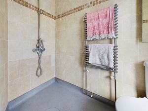 En suite wet shower room- click for photo gallery